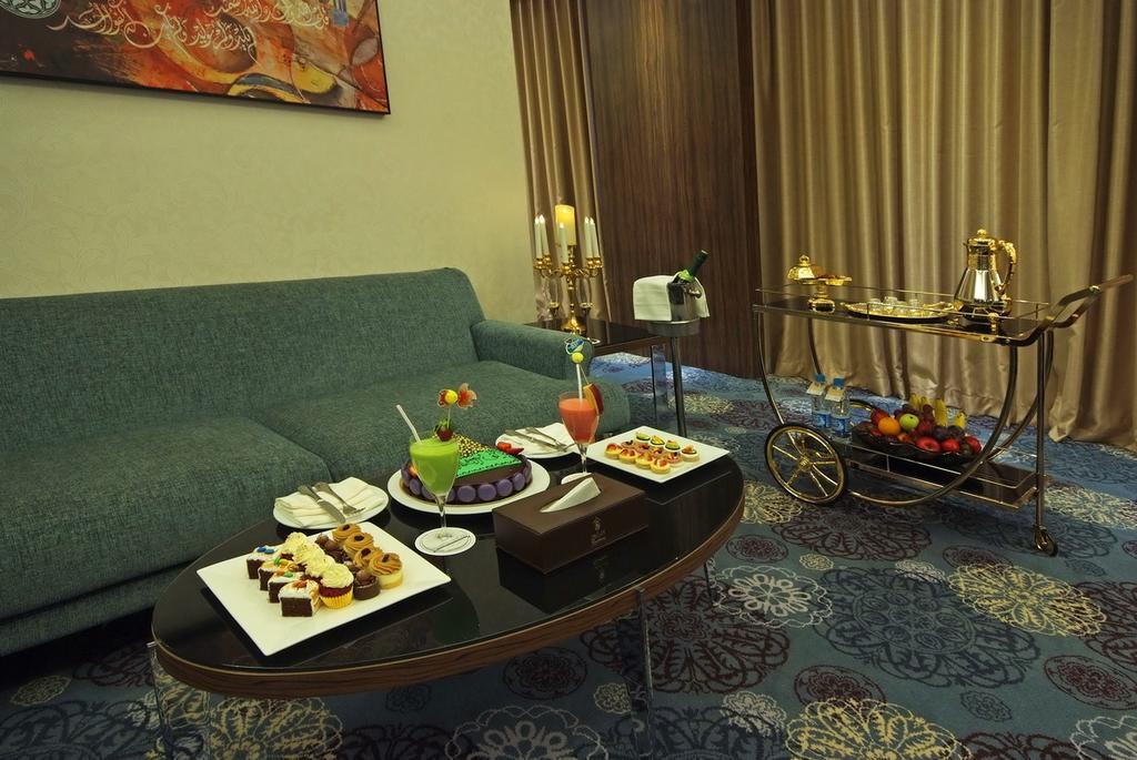 Casablanca Grand Hotel Cidde Dış mekan fotoğraf A tea trolley